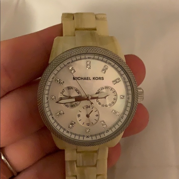 MK watch - Picture 1 of 3